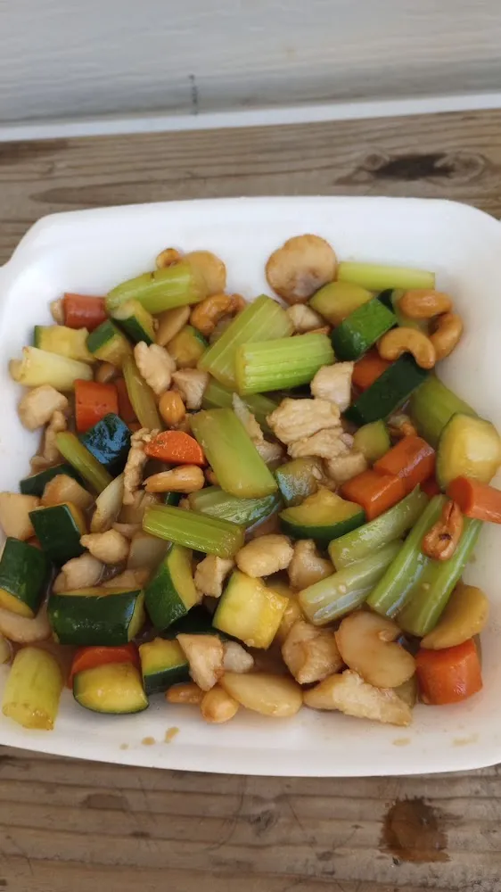 That's There Cashew Chicken Plate More Like a Vegetarian Plate I Wouldn't Go There Again